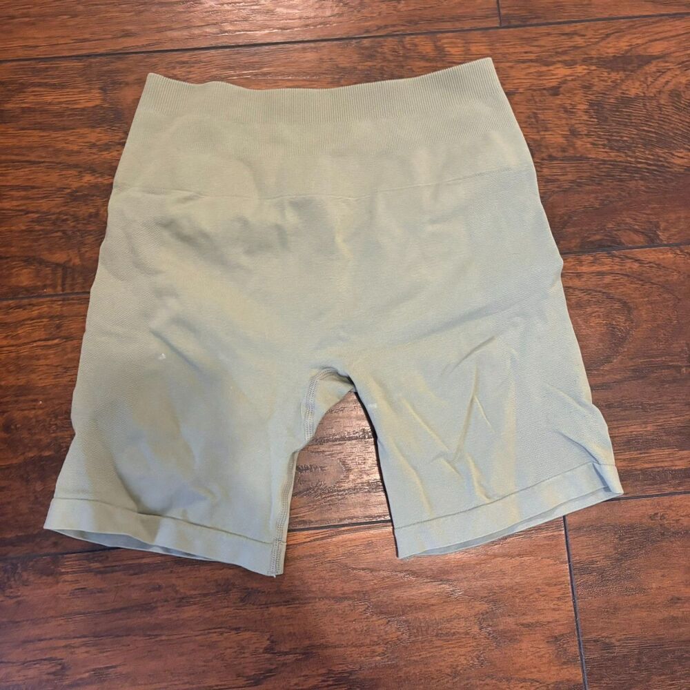 Aurola shorts size Small Sage Green Athletic Pilates Stretch Shorts